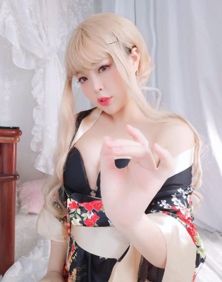 欧美雾霾蓝露背裙_剧情片免费在线播放