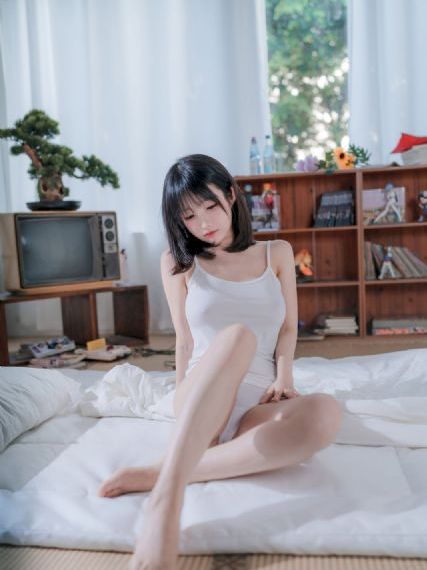 日日狠狠久久偷偷色综合96蜜桃_1080P完整版观看